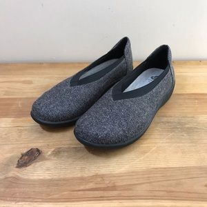 Cloudsteppers by Clarks Gray Slip On Shoe Size 5.5
